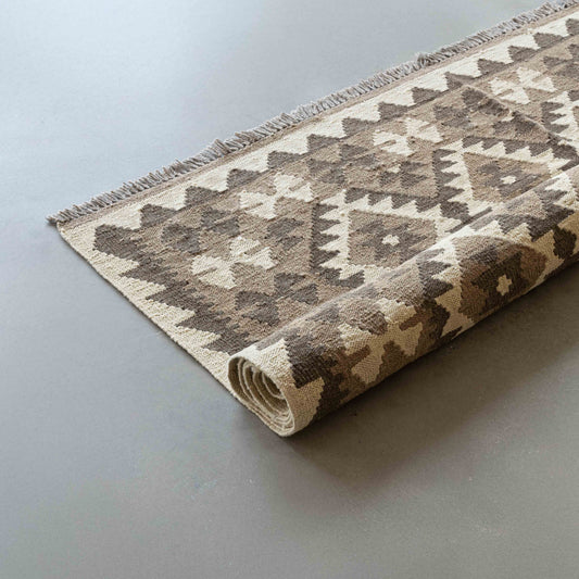 Handcrafted Classic Vintage Wool Kilim Beige Rug