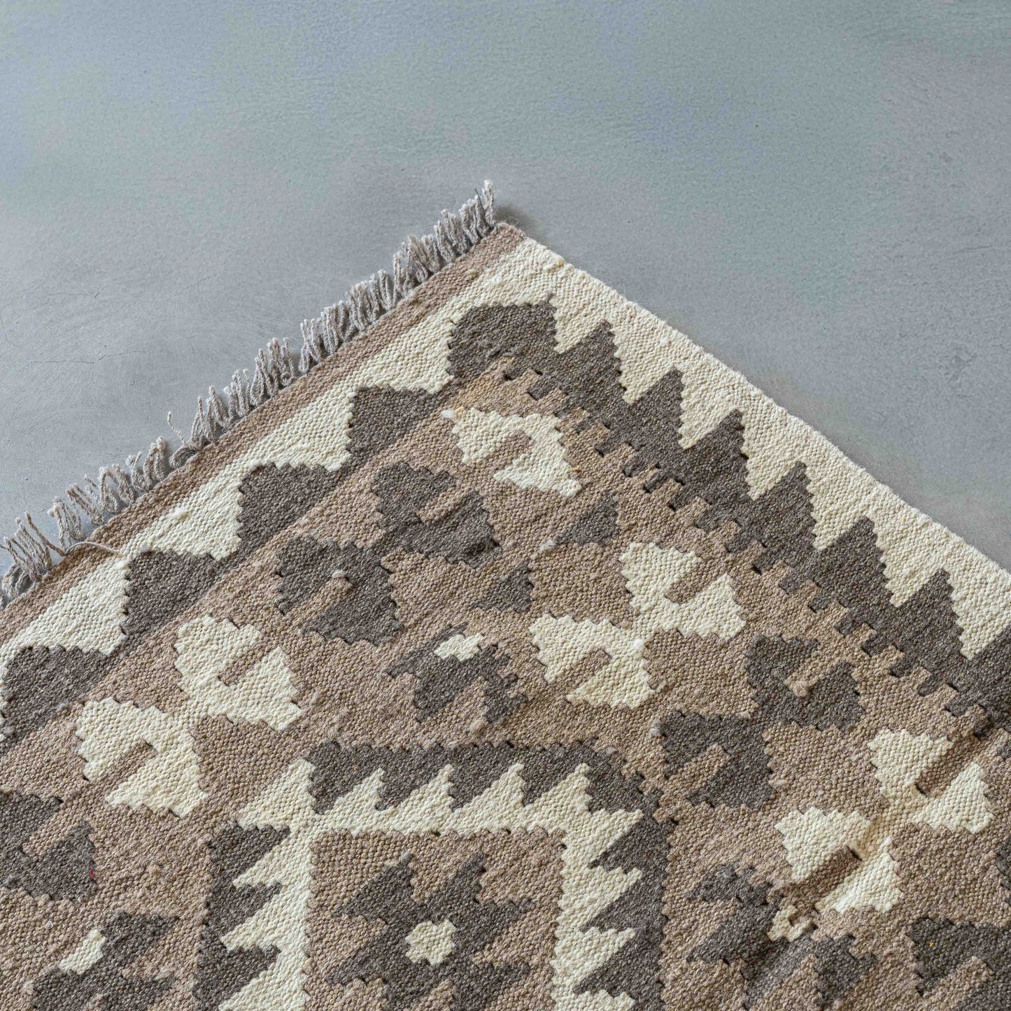 Handcrafted Classic Vintage Wool Kilim Beige Rug