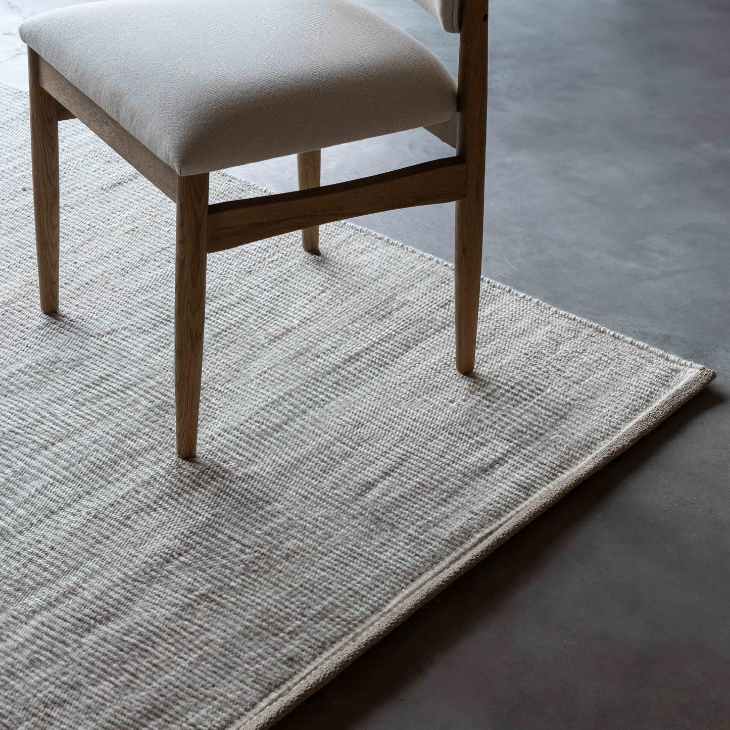 Handcrafted Silver Ivory Wool Rug